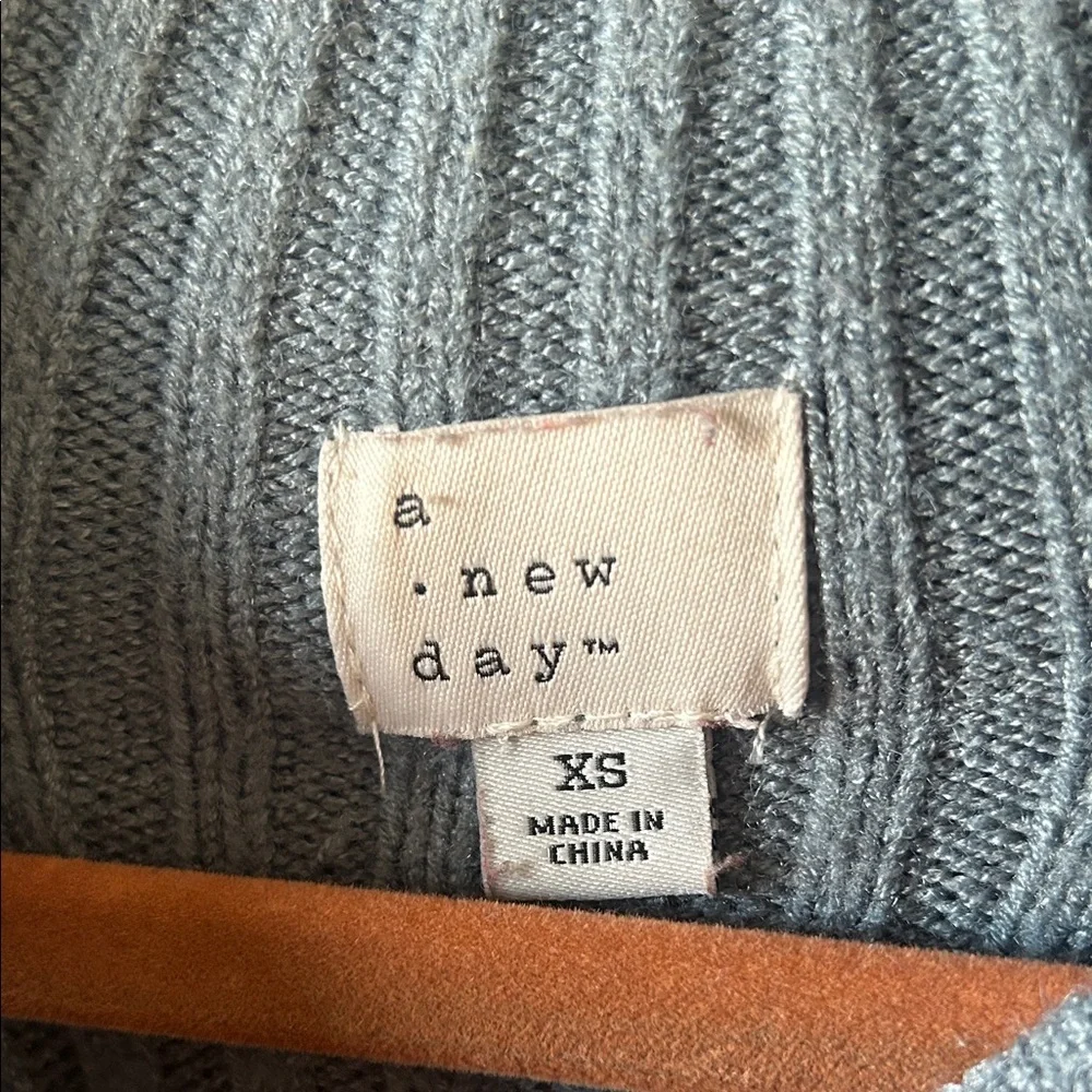 Oversized Ribbed Sweater - Picture 3 of 5